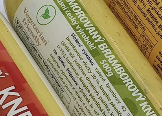 Mramorovaný bramborový knedlík V-tek se zelenou etiketou a označením vegetarian friendly